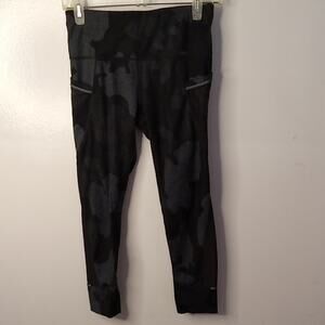 Athleta Women's Size Small Black Camouflage Leggings. Yoga, Activewear, Athletic